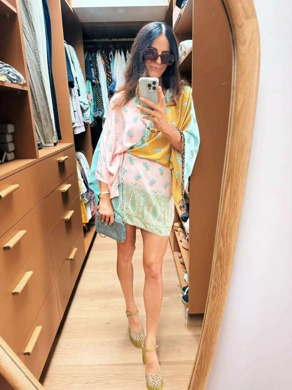 Women's Paisley Print Two-Piece Set, Color Block V-Neck Wrap Top & Shorts, Loose Casual Outfit for Beach Vacation