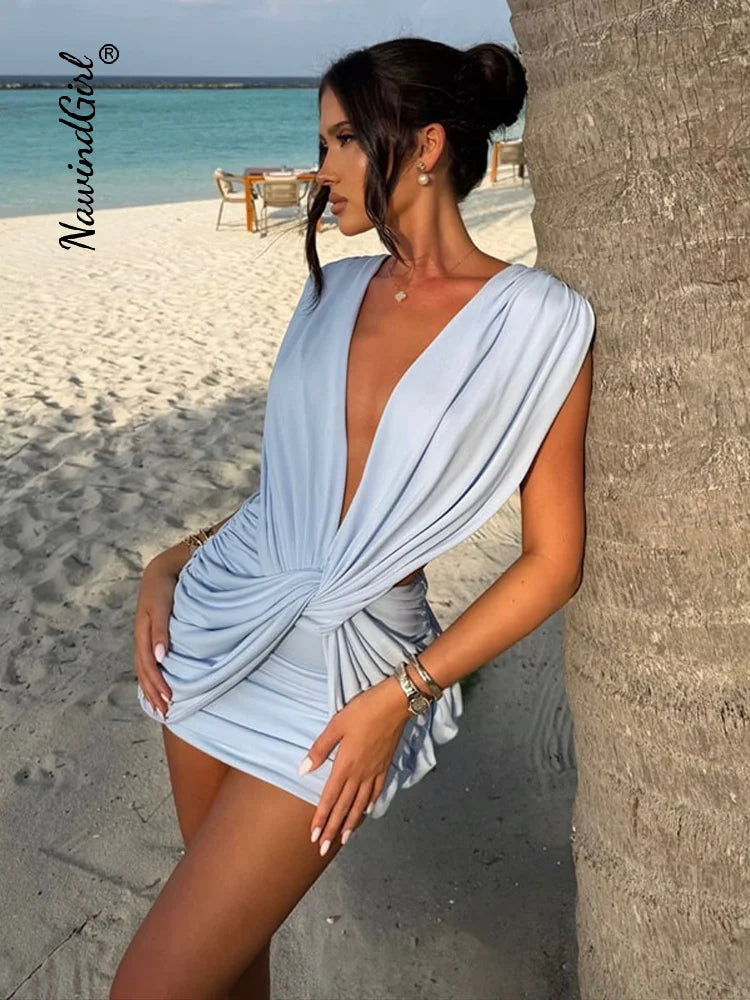 Vestido Curto com Nó Frontal