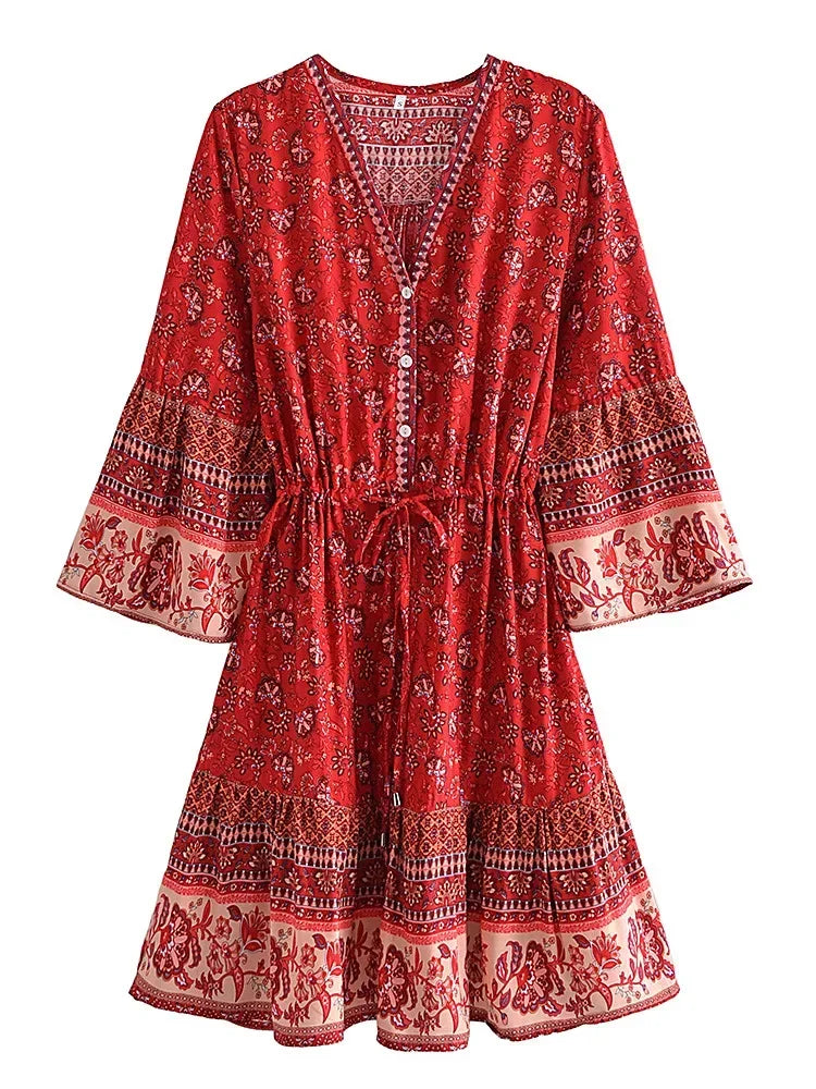 Vestido Curto com Mangas Sino