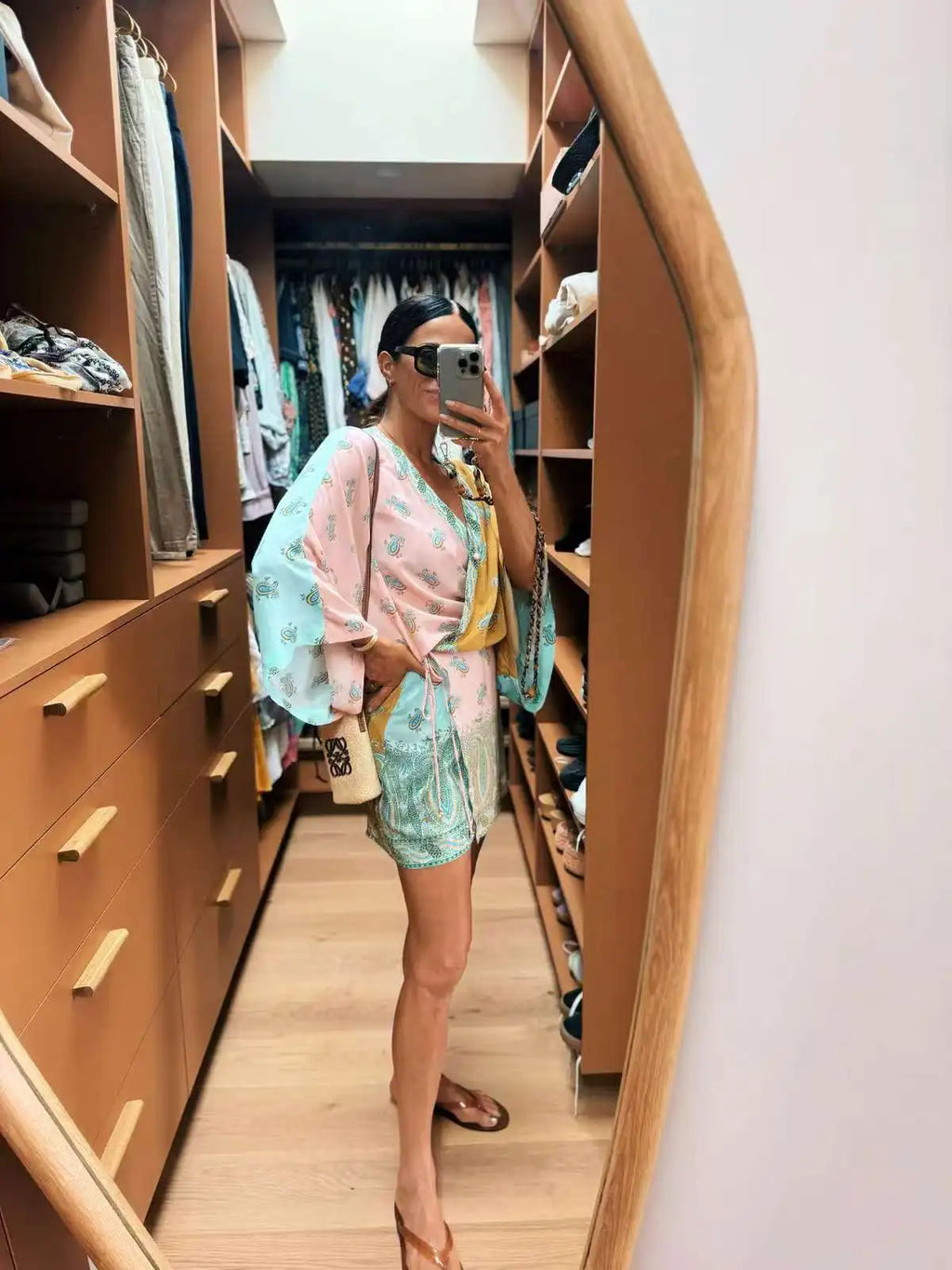 Women's Paisley Print Two-Piece Set, Color Block V-Neck Wrap Top & Shorts, Loose Casual Outfit for Beach Vacation