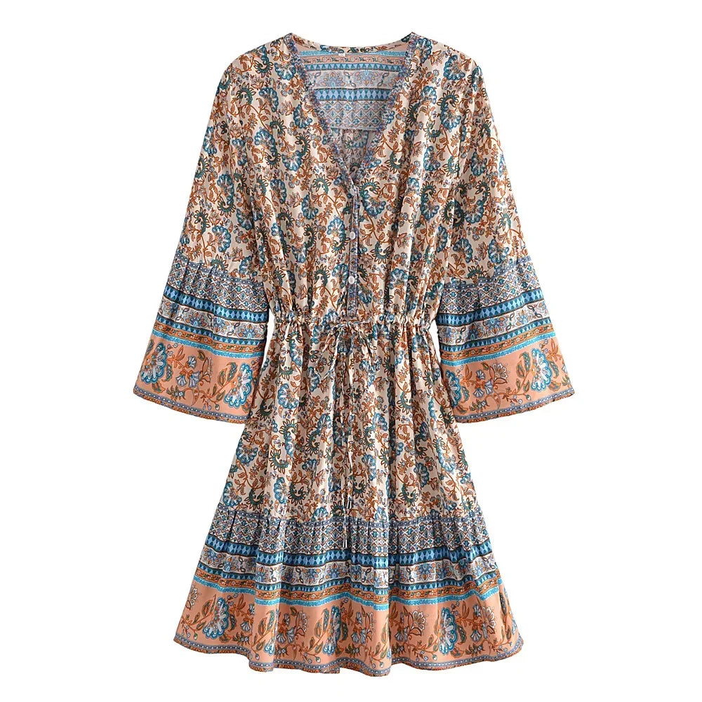Vestido Curto com Mangas Sino