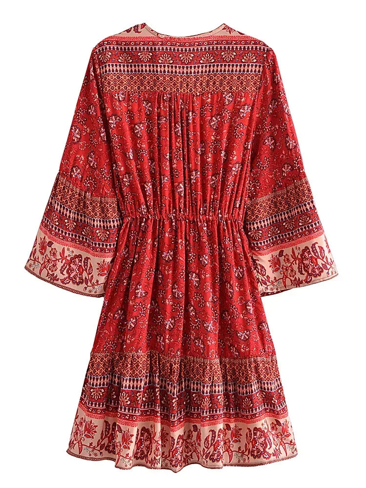 Vestido Curto com Mangas Sino